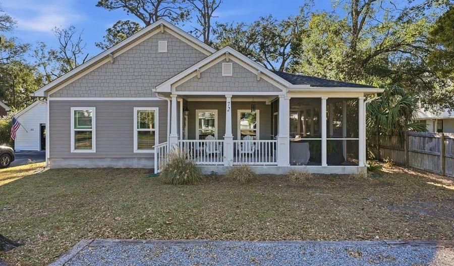 72 13th St, Apalachicola, FL 32320 - 3 Beds, 2 Bath