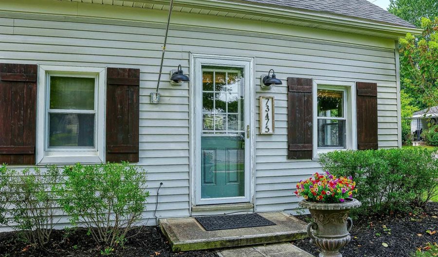 73475 Floral, Armada, MI 48005 - 2 Beds, 1 Bath
