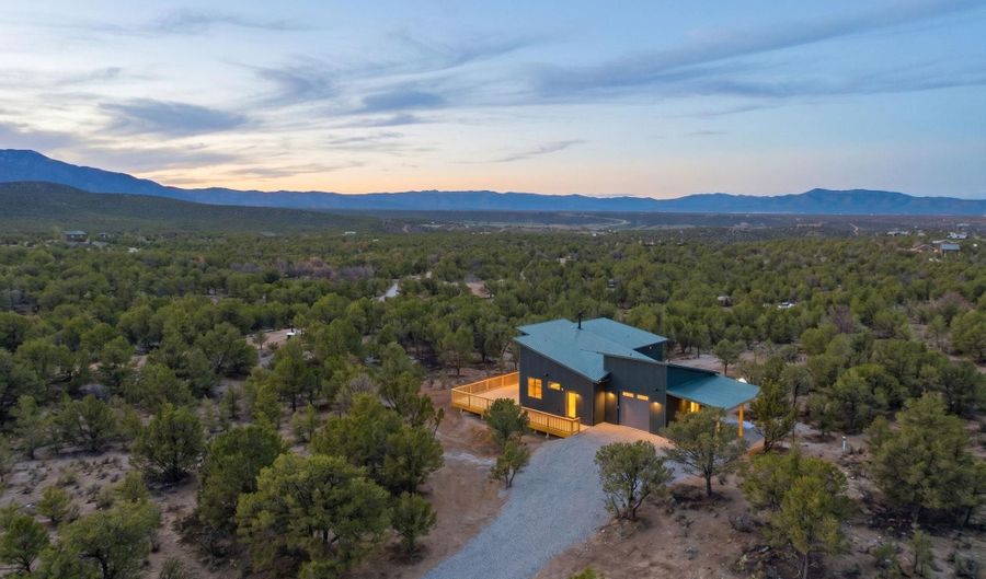 102 Spanish Peaks Rd, Arroyo Hondo, NM 87513 - 2 Beds, 2 Bath