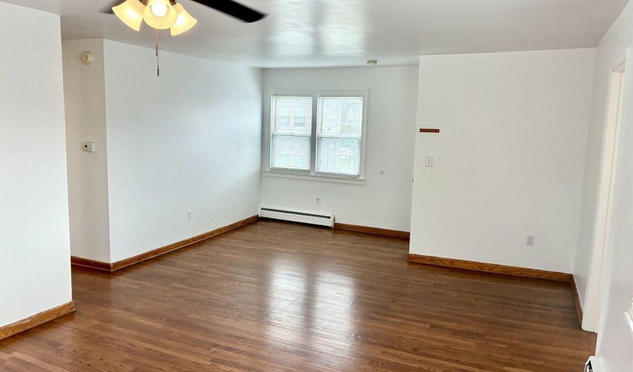 658 Beechmont Ave, Bridgeport, CT 06606 - 3 Beds, 1 Bath