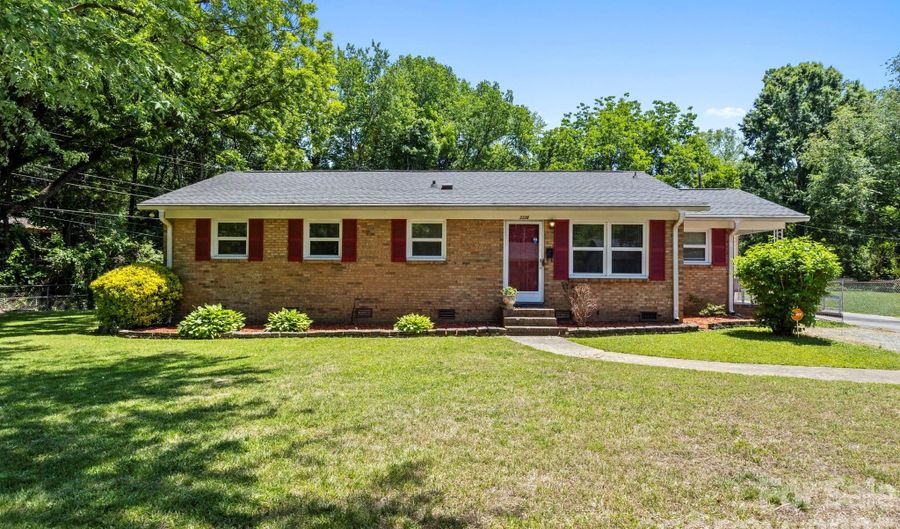 3326 Dunaire Dr, Charlotte, NC 28205 - 6 Beds, 3 Bath