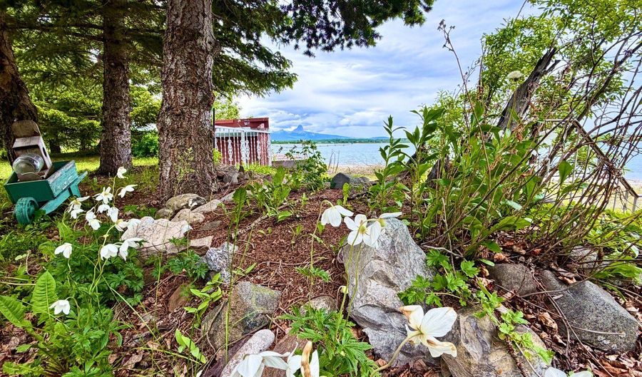 S Shore Duck Lake Road lot 14, Babb, MT 59411 - 4 Beds, 2 Bath