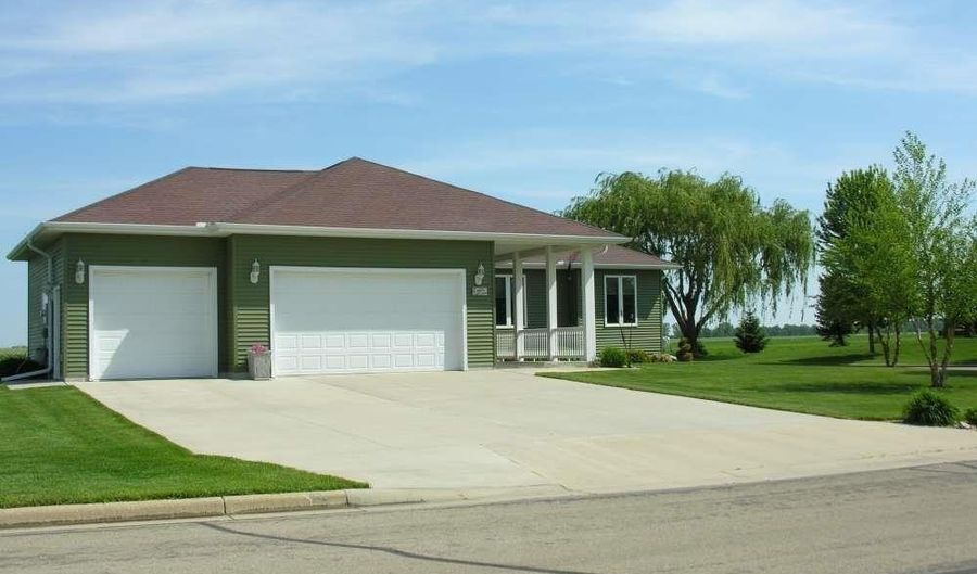 1913 NE 13th Ave, Austin, MN 55912 - 3 Beds, 3 Bath