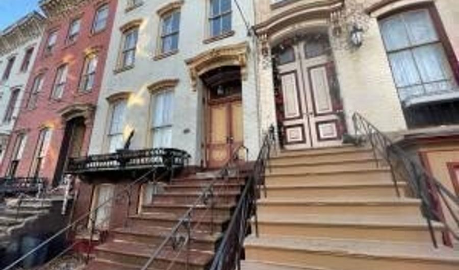 17 Ash Grove Pl 4, Albany, NY 12202 - 2 Beds, 1 Bath