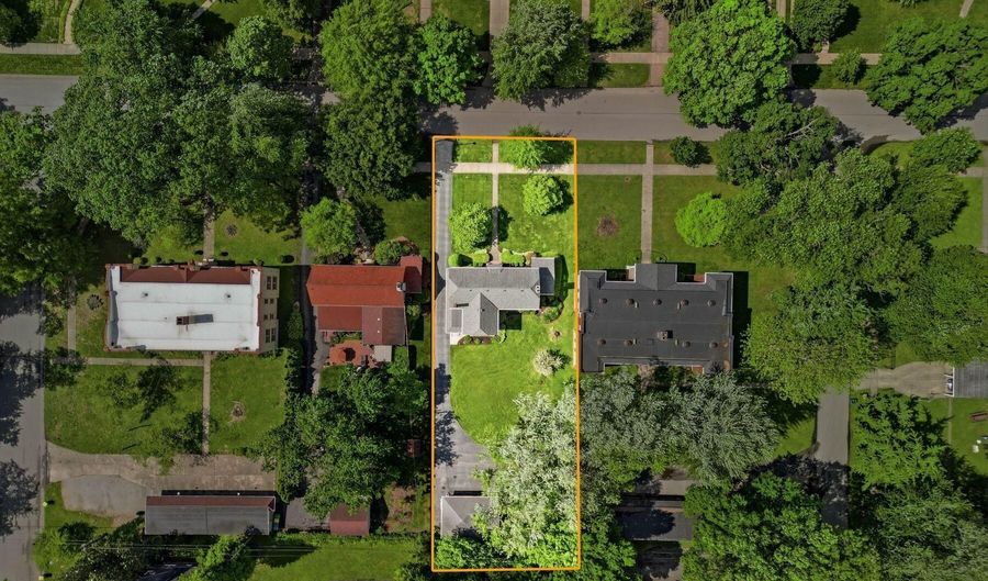 916 Audubon Pkwy, Audubon Park, KY 40213 - 4 Beds, 3 Bath