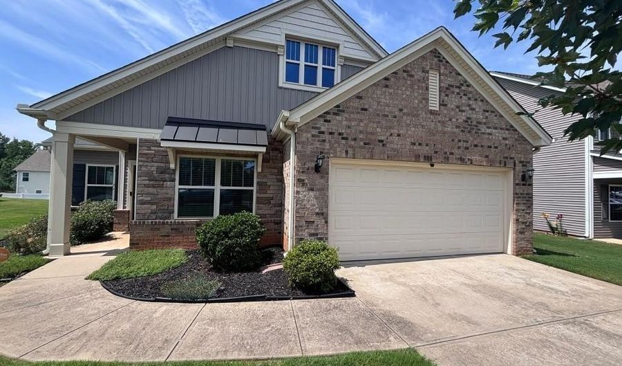 565 Goldstone Ln, Boiling Springs, SC 29316 - 4 Beds, 2 Bath