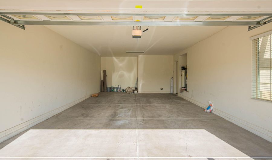 2073 S NAVAJO Ct, Chandler, AZ 85286 - 5 Beds, 4 Bath