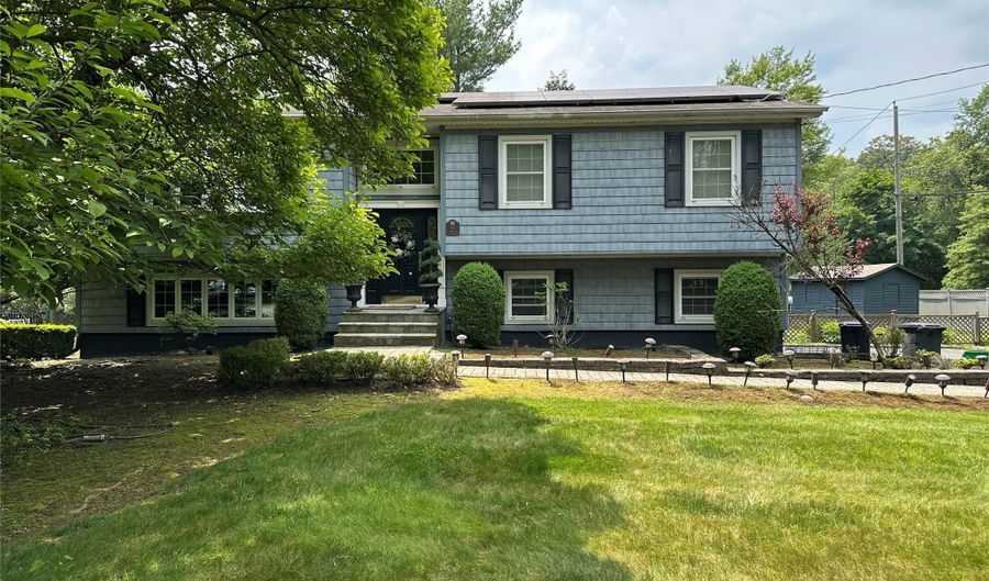 43 N Lorna Ln, Airmont, NY 10901 - 4 Beds, 3 Bath