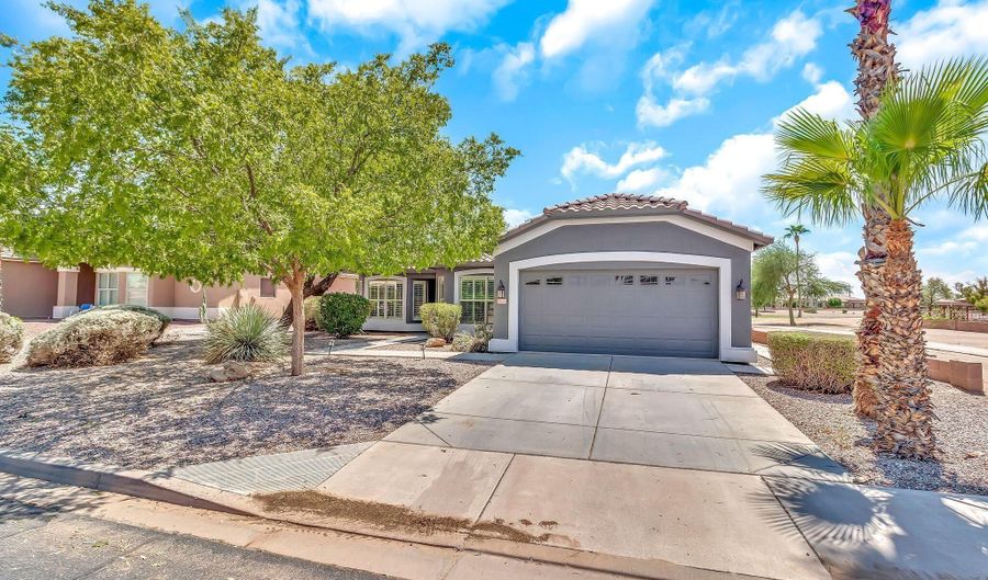 3929 E PEACH TREE Dr, Chandler, AZ 85249 - 2 Beds, 2 Bath
