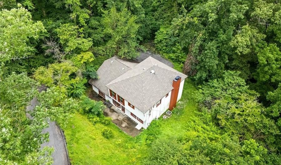 512 SLEEPY HOLLOW Dr, Alexander City, AL 35010 - 4 Beds, 3 Bath