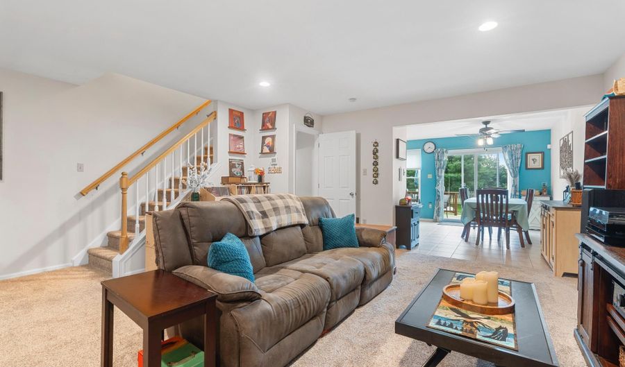8067 HERITAGE Dr, Alburtis, PA 18011 - 3 Beds, 3 Bath
