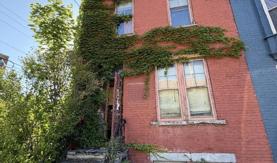 161 5 Lark St, Albany, NY 12210 - 2 Beds, 2 Bath