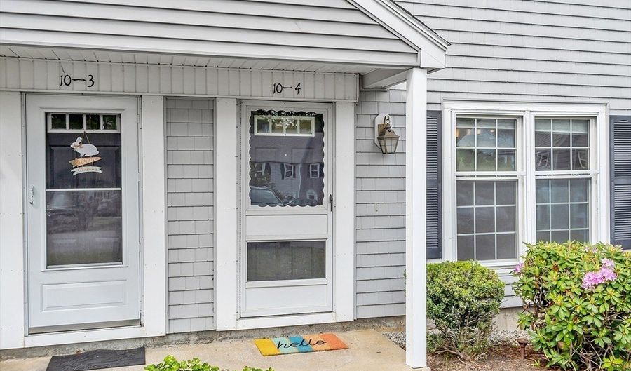 10 Tuck Farm Rd 4, Auburn, MA 01501 - 2 Beds, 2 Bath