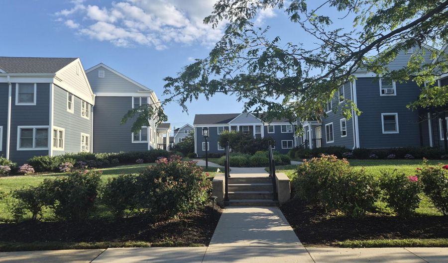 306 Deal Lake Dr 40, Asbury Park, NJ 07712 - 1 Beds, 1 Bath