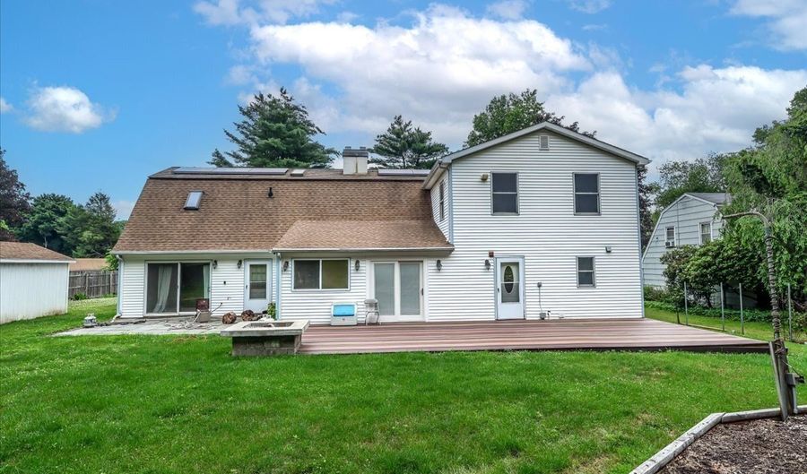 6 Caye Rd, Danbury, CT 06811 - 4 Beds, 2 Bath