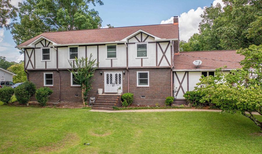 827 CREEK Trl, Anniston, AL 36206 - 5 Beds, 3 Bath