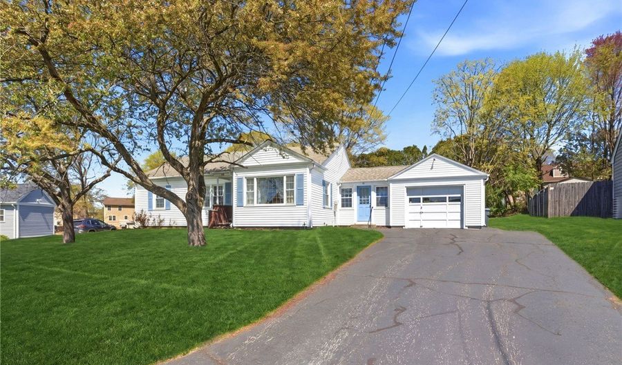15 Valley View Dr, Cumberland, RI 02864 - 3 Beds, 1 Bath