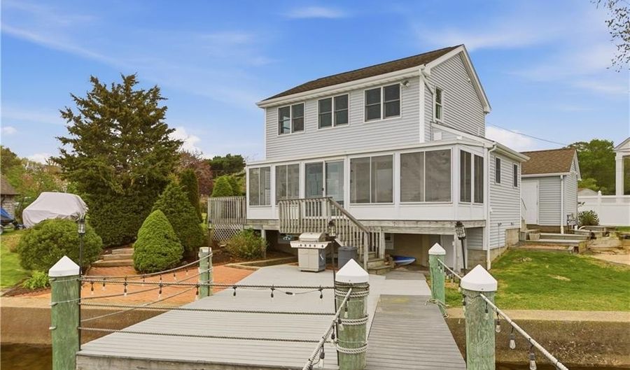 507 County Rd, Barrington, RI 02806 - 2 Beds, 2 Bath
