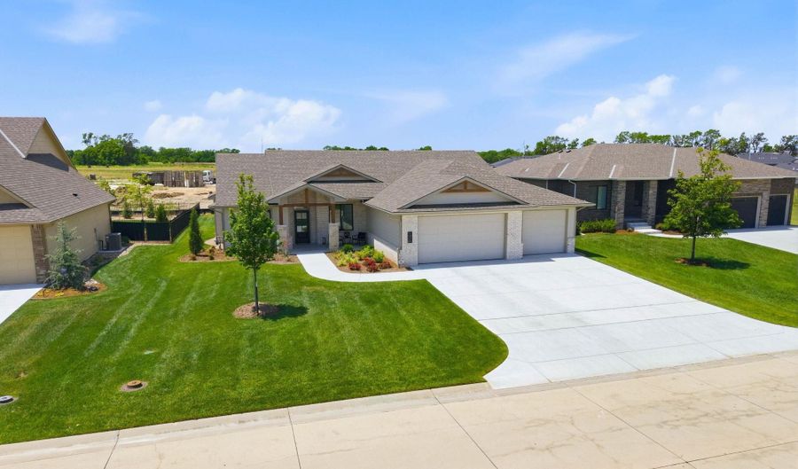 5926 E Forbes Ct, Bel Aire, KS 67220 - 3 Beds, 2 Bath
