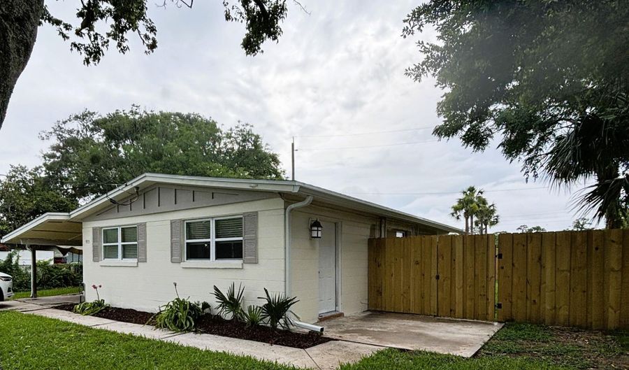 935 SAILFISH Dr E, Atlantic Beach, FL 32233 - 3 Beds, 2 Bath
