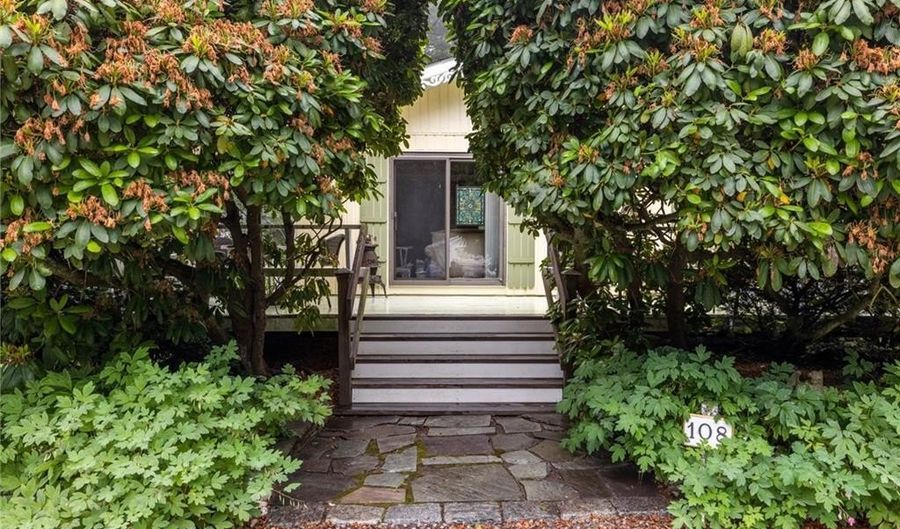 108 Steamboat St, Jamestown, RI 02835 - 2 Beds, 1 Bath