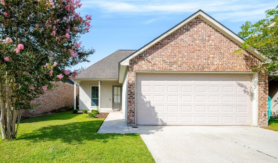 7975 Seville Ct, Baton Rouge, LA 70820 - 3 Beds, 2 Bath