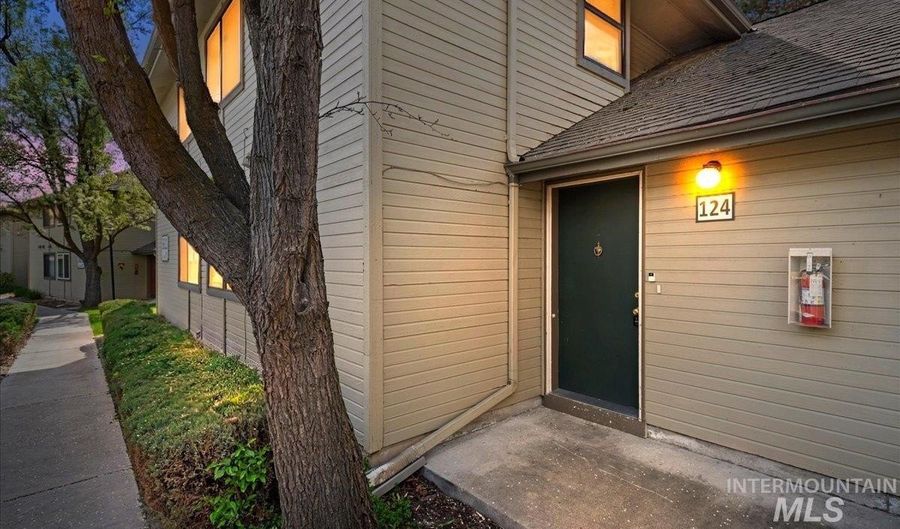 3611 S Gekeler Ln 124, Boise, ID 83706 - 3 Beds, 2 Bath