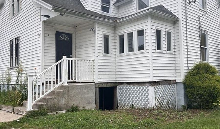 10 Essex St 2, Bellingham, MA 02019 - 2 Beds, 1 Bath