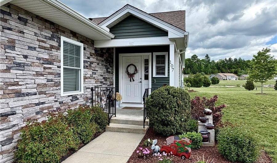 107 Bella Vista Cir 107, Glocester, RI 02859 - 2 Beds, 2 Bath