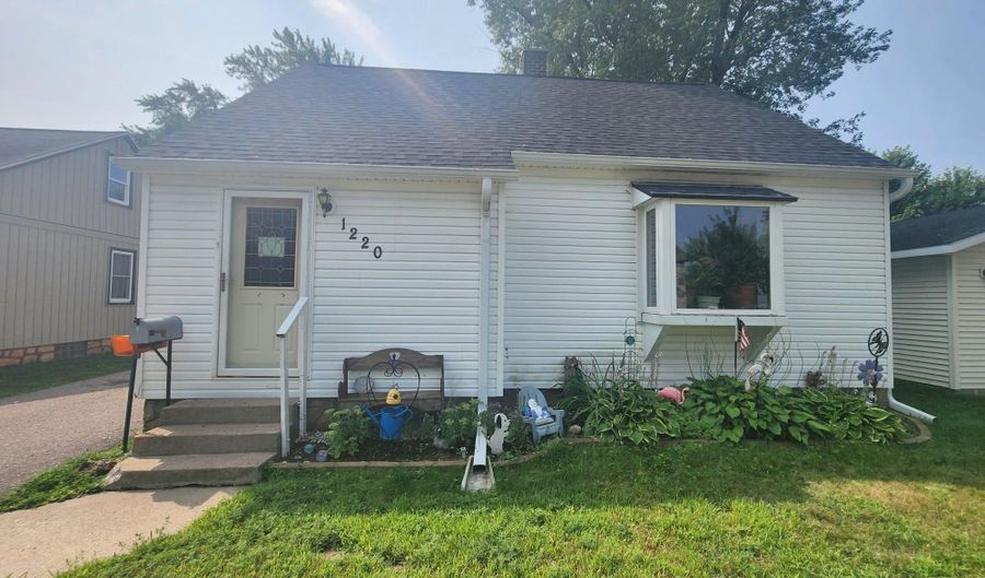 1220 FRANKLIN St, Wisconsin Rapids, WI 54494 - 3 Beds, 1 Bath