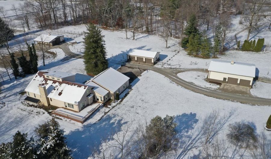 25162 Mid Rd, Batesville, IN 47006 - 3 Beds, 4 Bath