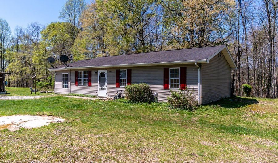 121 White Pine Rd, Beattyville, KY 41311 - 3 Beds, 1 Bath