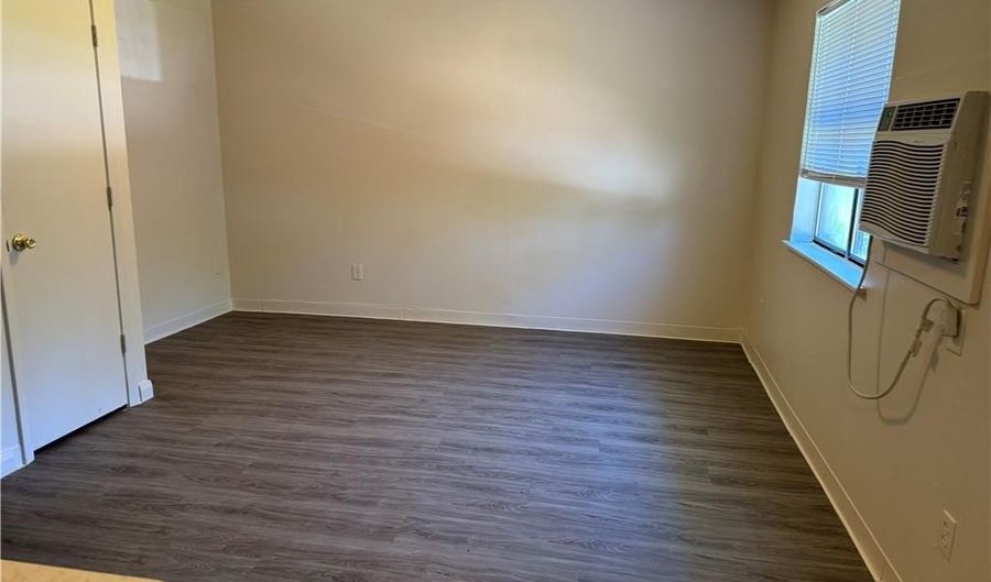 102 NW K St, Bentonville, AR 72712 - 2 Beds, 1 Bath