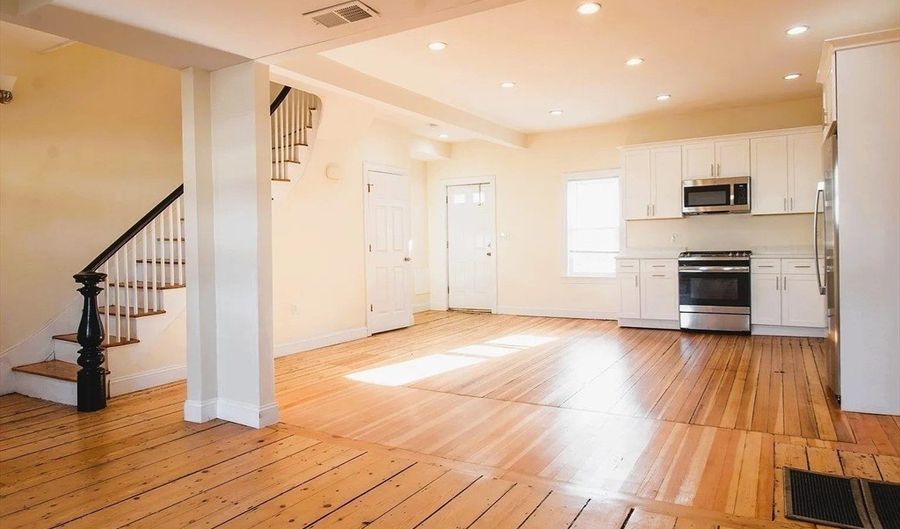 14 Humboldt Pl 1, Boston, MA 02127 - 4 Beds, 3 Bath