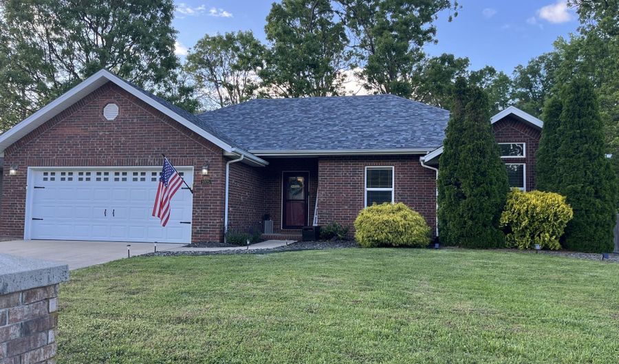 1025 Nickolas St, Aurora, MO 65605 - 3 Beds, 2 Bath