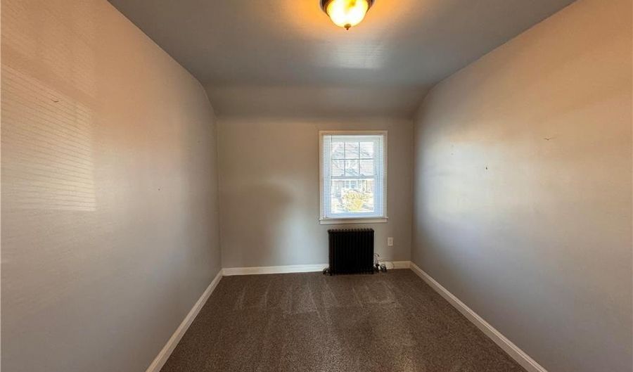 724 N Muhlenberg St, Allentown, PA 18104 - 3 Beds, 2 Bath