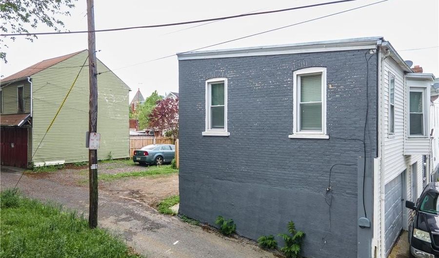 528 W Liberty St, Allentown, PA 18102 - 6 Beds, 3 Bath