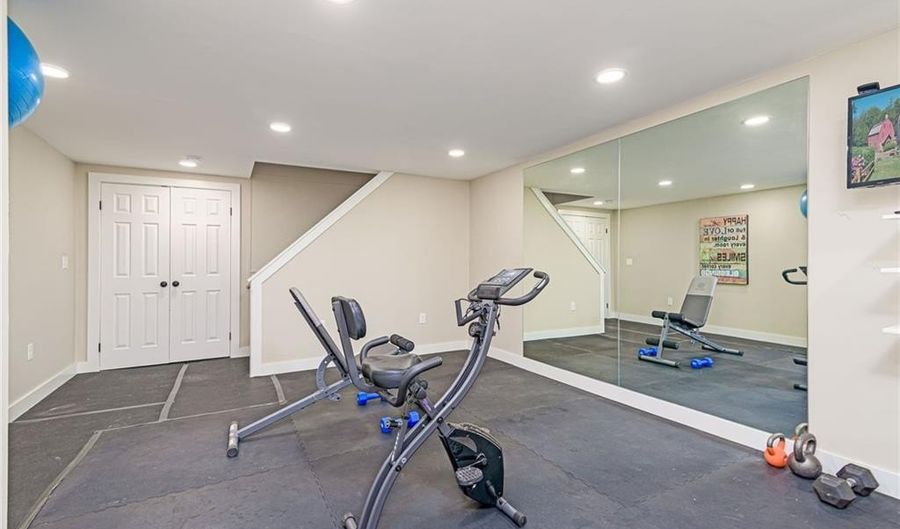 36 Beauchamp Dr, North Kingstown, RI 02874 - 4 Beds, 3 Bath
