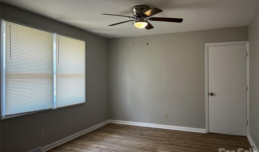 2213 Shamrock Dr, Charlotte, NC 28205 - 3 Beds, 1 Bath