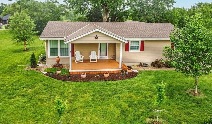 20440 147th St, Basehor, KS 66007 - 3 Beds, 3 Bath