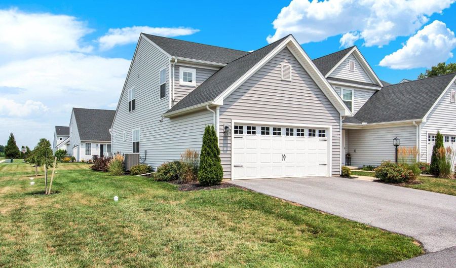 7446 SAINT PATRICK Ct, Abbottstown, PA 17301 - 3 Beds, 3 Bath