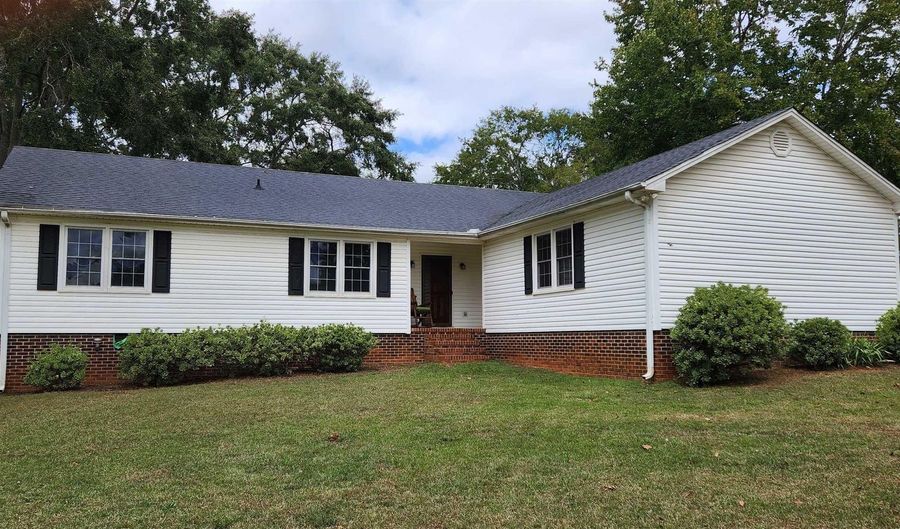 304 Stonehaven Dr, Anderson, SC 29625 - 3 Beds, 2 Bath