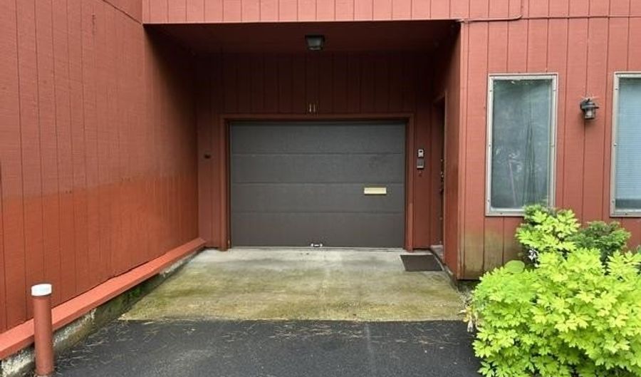 11 Evergreen Ln, Brattleboro, VT 05301 - 2 Beds, 2 Bath