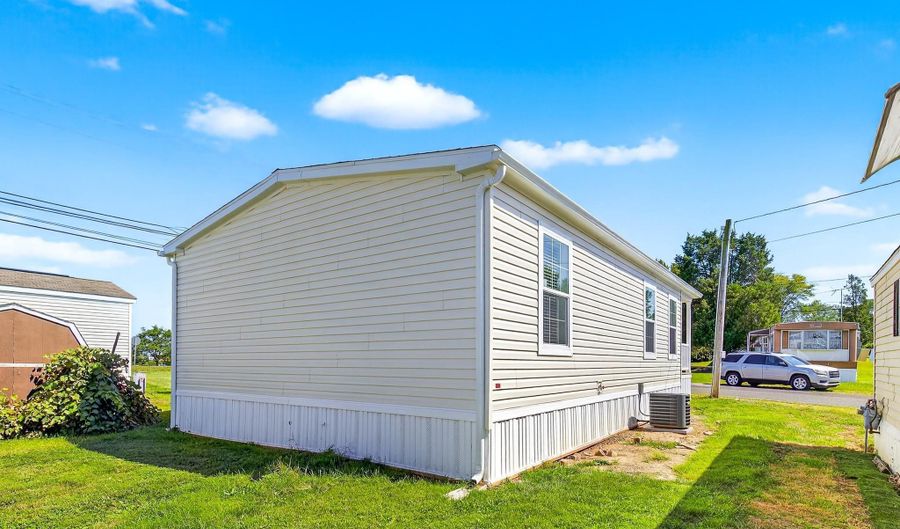 201 BORDIC Rd, Reading, PA 19606 - 2 Beds, 1 Bath