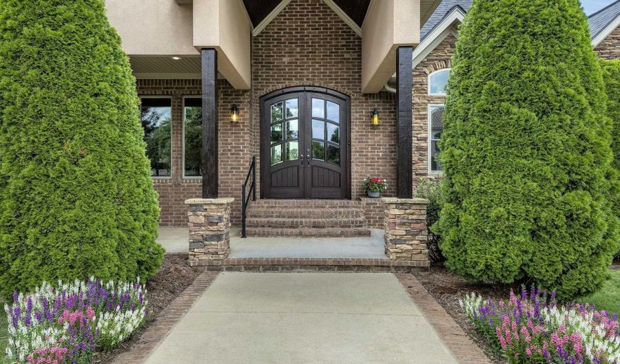 7325 Palm Beach Ave, Benton, AR 72019 - 4 Beds, 5 Bath