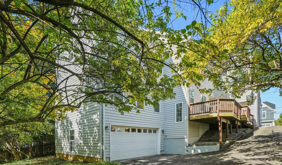 5604 HOOVER St, Bethesda, MD 20817 - 4 Beds, 5 Bath