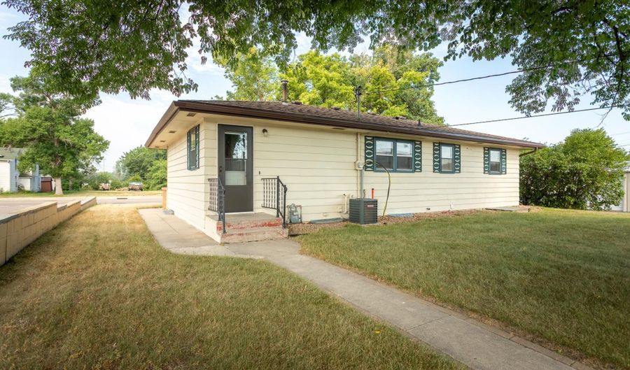407 Fillmore St, Alexandria, MN 56308 - 4 Beds, 2 Bath