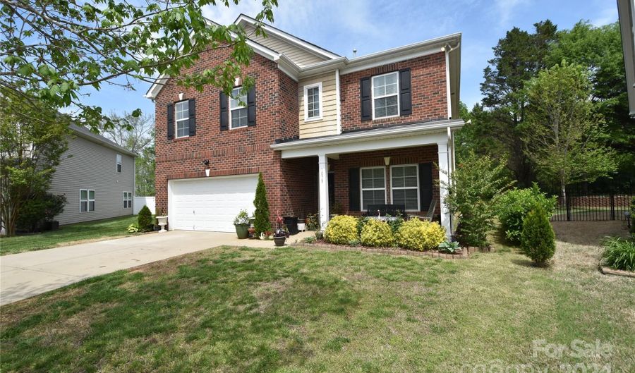 1079 Albany Park Dr, Fort Mill, SC 29715 - 5 Beds, 3 Bath