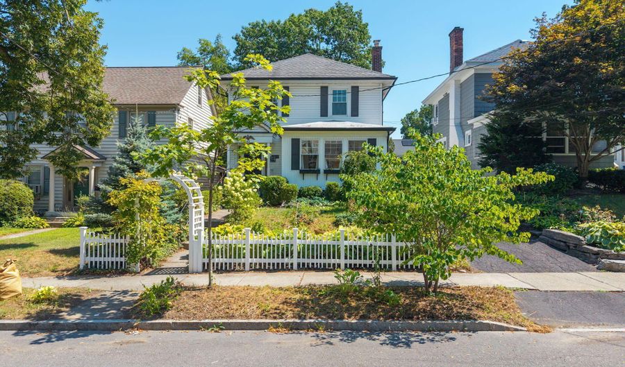 45 Fairlawn Ave, Albany, NY 12203 - 3 Beds, 2 Bath