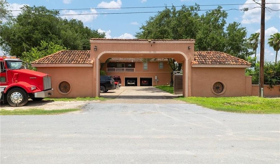 4523 S Tower Rd, Alamo, TX 78516 - 10 Beds, 7 Bath